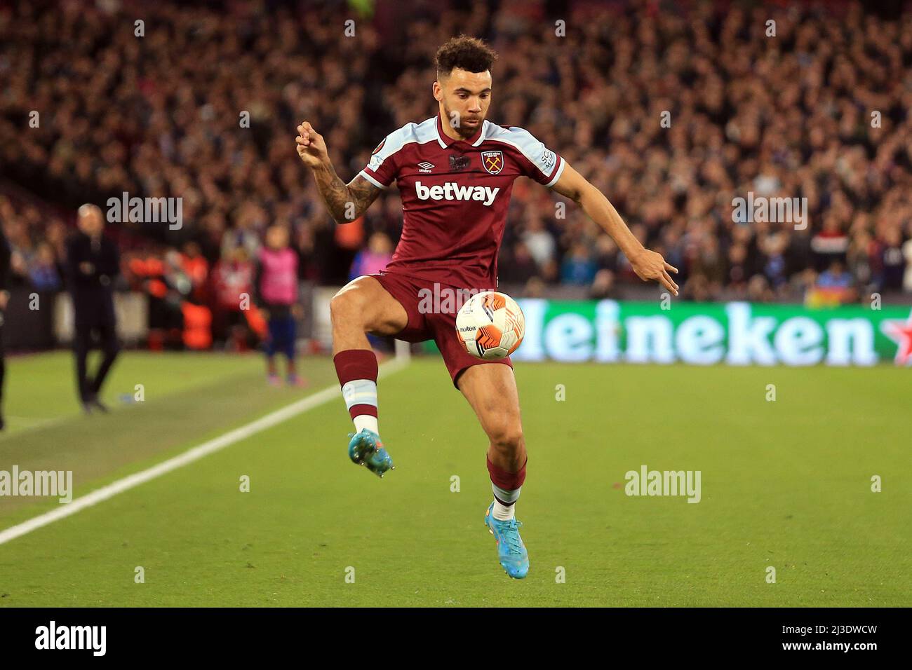 Londres, Royaume-Uni. 07th avril 2022. Ryan Fredericks de West Ham s'est Uni en action pendant le match. Match de l'UEFA Europa League, quart de finale 1st LEG, West Ham Utd / Lyon au stade de Londres, Parc olympique Queen Elizabeth à Londres, le jeudi 7th avril 2022. Cette image ne peut être utilisée qu'à des fins éditoriales. Utilisation éditoriale uniquement, licence requise pour une utilisation commerciale. Aucune utilisation dans les Paris, les jeux ou les publications d'un seul club/ligue/joueur. photo par Steffan Bowen/Andrew Orchard sports photographie/Alay Live news crédit: Andrew Orchard sports photographie/Alay Live News Banque D'Images