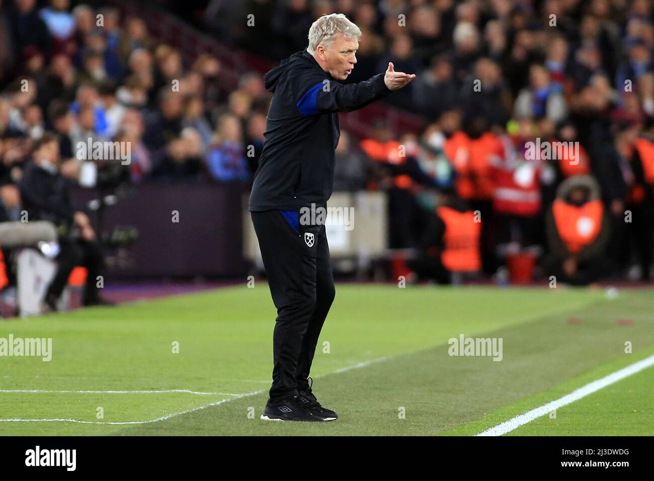 Londres, Royaume-Uni. 07th avril 2022. David Moyes, directeur de West Ham United, réagit sur la ligne de contact. Match de l'UEFA Europa League, quart de finale 1st LEG, West Ham Utd / Lyon au stade de Londres, Parc olympique Queen Elizabeth à Londres, le jeudi 7th avril 2022. Cette image ne peut être utilisée qu'à des fins éditoriales. Utilisation éditoriale uniquement, licence requise pour une utilisation commerciale. Aucune utilisation dans les Paris, les jeux ou les publications d'un seul club/ligue/joueur. photo par Steffan Bowen/Andrew Orchard sports photographie/Alay Live news crédit: Andrew Orchard sports photographie/Alay Live News Banque D'Images