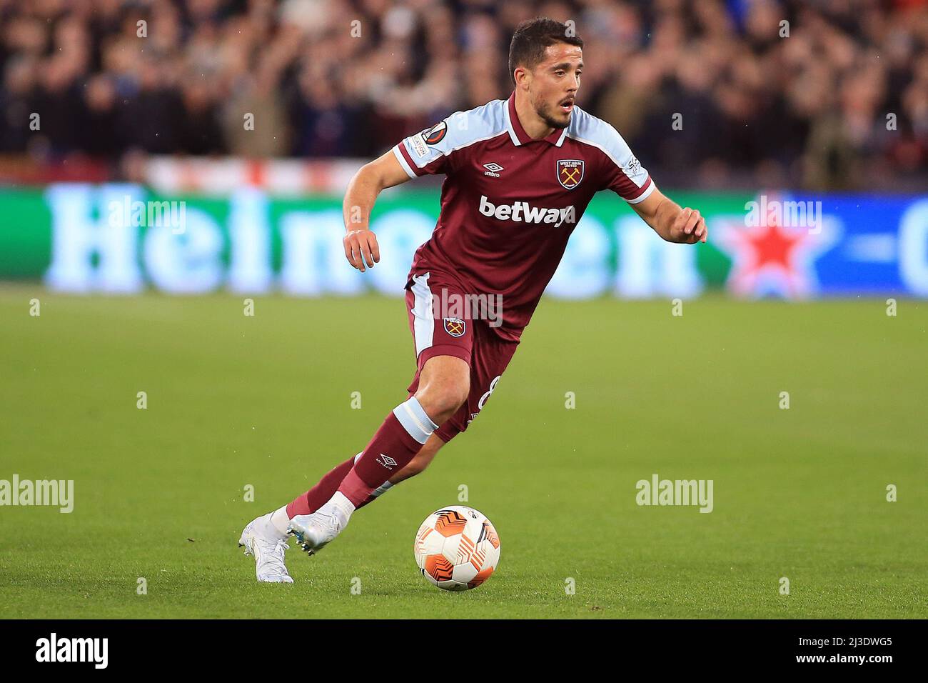 Londres, Royaume-Uni. 07th avril 2022. Pablo Fornals de West Ham s'est Uni en action pendant le jeu. Match de l'UEFA Europa League, quart de finale 1st LEG, West Ham Utd / Lyon au stade de Londres, Parc olympique Queen Elizabeth à Londres, le jeudi 7th avril 2022. Cette image ne peut être utilisée qu'à des fins éditoriales. Utilisation éditoriale uniquement, licence requise pour une utilisation commerciale. Aucune utilisation dans les Paris, les jeux ou les publications d'un seul club/ligue/joueur. photo par Steffan Bowen/Andrew Orchard sports photographie/Alay Live news crédit: Andrew Orchard sports photographie/Alay Live News Banque D'Images