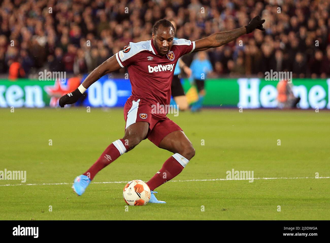 Londres, Royaume-Uni. 07th avril 2022. Michail Antonio de West Ham Unis en action. Match de l'UEFA Europa League, quart de finale 1st LEG, West Ham Utd / Lyon au stade de Londres, Parc olympique Queen Elizabeth à Londres, le jeudi 7th avril 2022. Cette image ne peut être utilisée qu'à des fins éditoriales. Utilisation éditoriale uniquement, licence requise pour une utilisation commerciale. Aucune utilisation dans les Paris, les jeux ou les publications d'un seul club/ligue/joueur. photo par Steffan Bowen/Andrew Orchard sports photographie/Alay Live news crédit: Andrew Orchard sports photographie/Alay Live News Banque D'Images