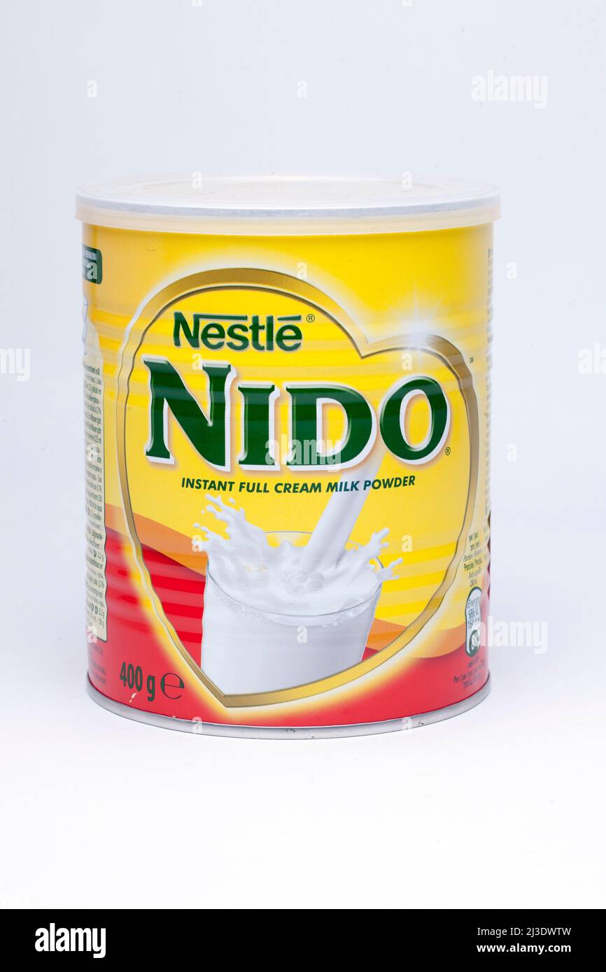 Contenant de 400 grammes de poudre de lait entier instantanée Nestle Nido Banque D'Images