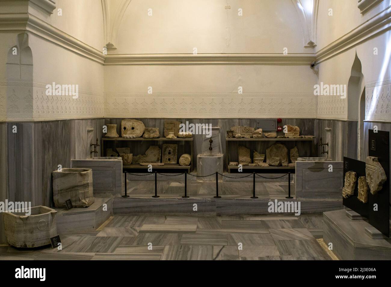 Vues détaillées de l'intérieur depuis le deuxième bain Bayezid, le Bayezid II Hamam, Musée de la culture à Fatih, Istanbul, Turquie le 30 mars 2022. Le Bayezid I Banque D'Images