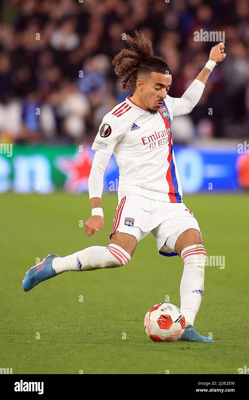 Londres, Royaume-Uni. 07th avril 2022. Malo Gusto de Lyon en action pendant le match. Match de l'UEFA Europa League, quart de finale 1st LEG, West Ham Utd / Lyon au stade de Londres, Parc olympique Queen Elizabeth à Londres, le jeudi 7th avril 2022. Cette image ne peut être utilisée qu'à des fins éditoriales. Utilisation éditoriale uniquement, licence requise pour une utilisation commerciale. Aucune utilisation dans les Paris, les jeux ou les publications d'un seul club/ligue/joueur. photo par Steffan Bowen/Andrew Orchard sports photographie/Alay Live news crédit: Andrew Orchard sports photographie/Alay Live News Banque D'Images