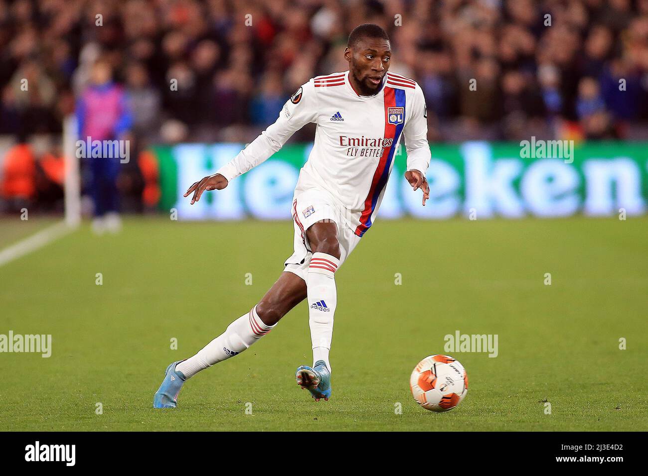 Londres, Royaume-Uni. 07th avril 2022. Karl Toko Ekambi de Lyon en action pendant le match. Match de l'UEFA Europa League, quart de finale 1st LEG, West Ham Utd / Lyon au stade de Londres, Parc olympique Queen Elizabeth à Londres, le jeudi 7th avril 2022. Cette image ne peut être utilisée qu'à des fins éditoriales. Utilisation éditoriale uniquement, licence requise pour une utilisation commerciale. Aucune utilisation dans les Paris, les jeux ou les publications d'un seul club/ligue/joueur. photo par Steffan Bowen/Andrew Orchard sports photographie/Alay Live news crédit: Andrew Orchard sports photographie/Alay Live News Banque D'Images