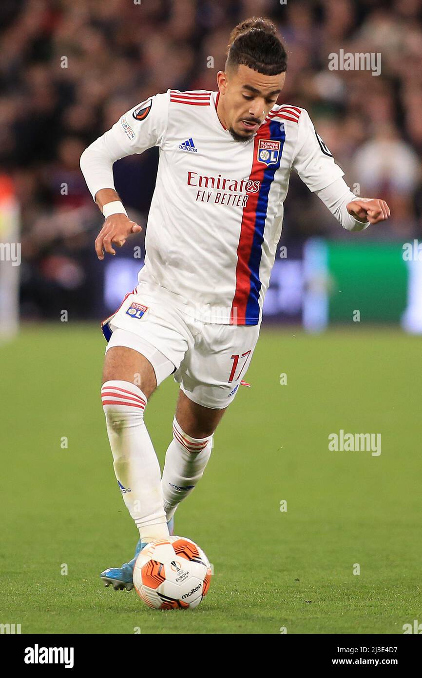 Londres, Royaume-Uni. 07th avril 2022. Malo Gusto de Lyon en action pendant le match. Match de l'UEFA Europa League, quart de finale 1st LEG, West Ham Utd / Lyon au stade de Londres, Parc olympique Queen Elizabeth à Londres, le jeudi 7th avril 2022. Cette image ne peut être utilisée qu'à des fins éditoriales. Utilisation éditoriale uniquement, licence requise pour une utilisation commerciale. Aucune utilisation dans les Paris, les jeux ou les publications d'un seul club/ligue/joueur. photo par Steffan Bowen/Andrew Orchard sports photographie/Alay Live news crédit: Andrew Orchard sports photographie/Alay Live News Banque D'Images