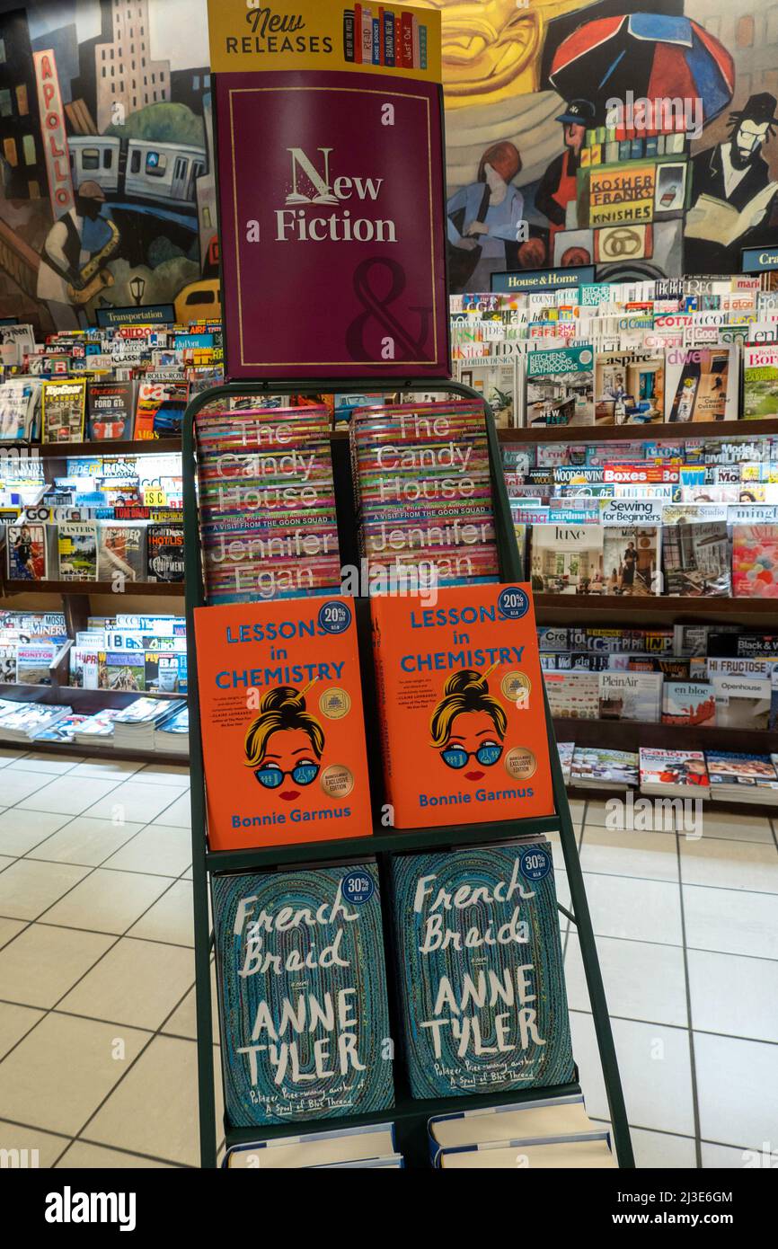 Barnes & Noble Booksellers Book Display, 2022, New York, États-Unis Banque D'Images