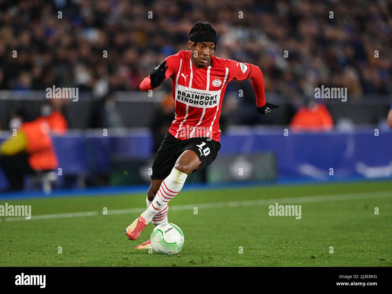 LEICESTER - Noni Madueke de PSV lors du match de la Conference League entre le Leicester City FC et le PSV au King Power Stadium le 7 avril 2022 à Leicester, en Angleterre. ANP OLAF KRAAK Banque D'Images