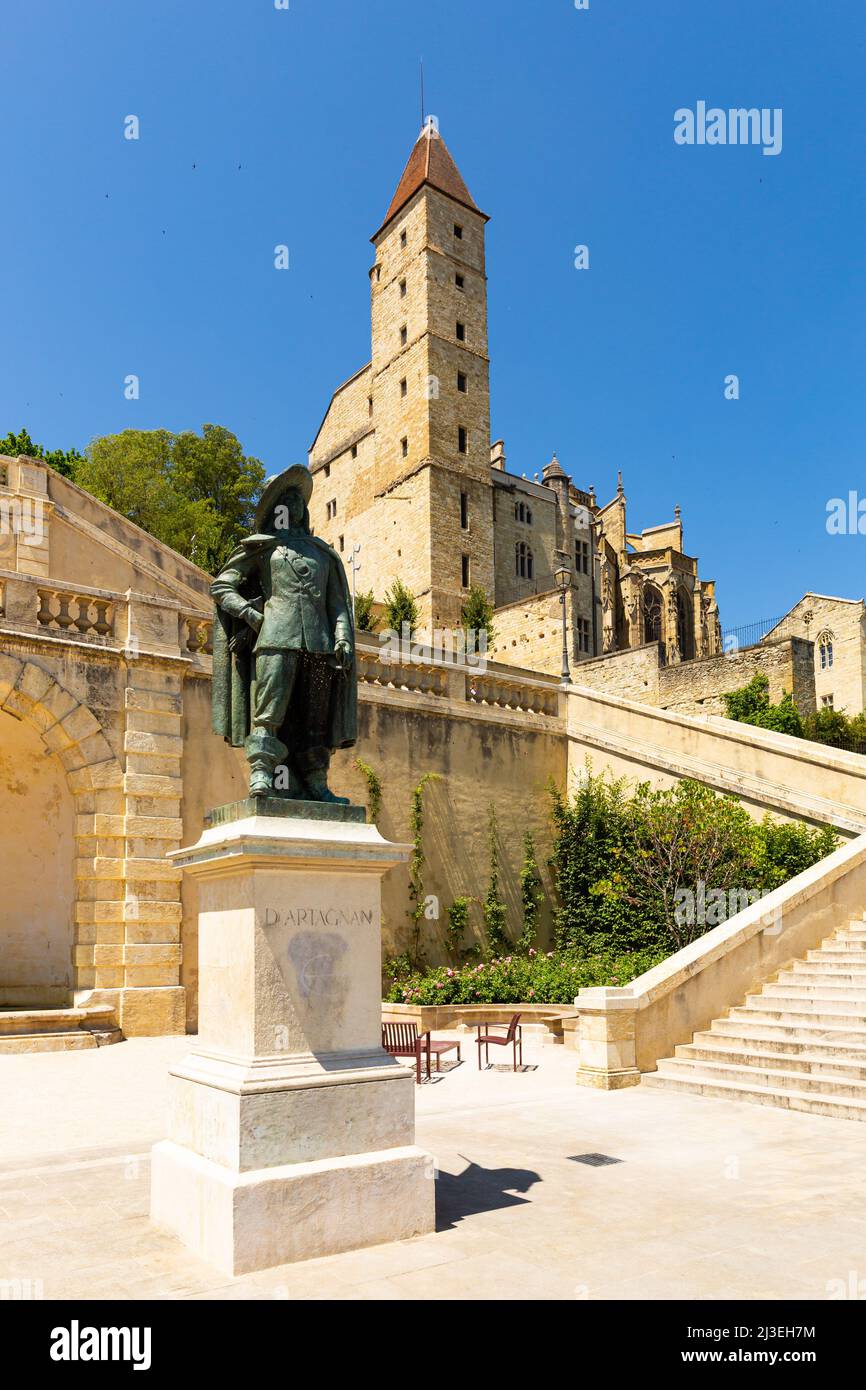 Tour d Armagnac et monument sculptural de d Artagnan, Auch Banque D'Images