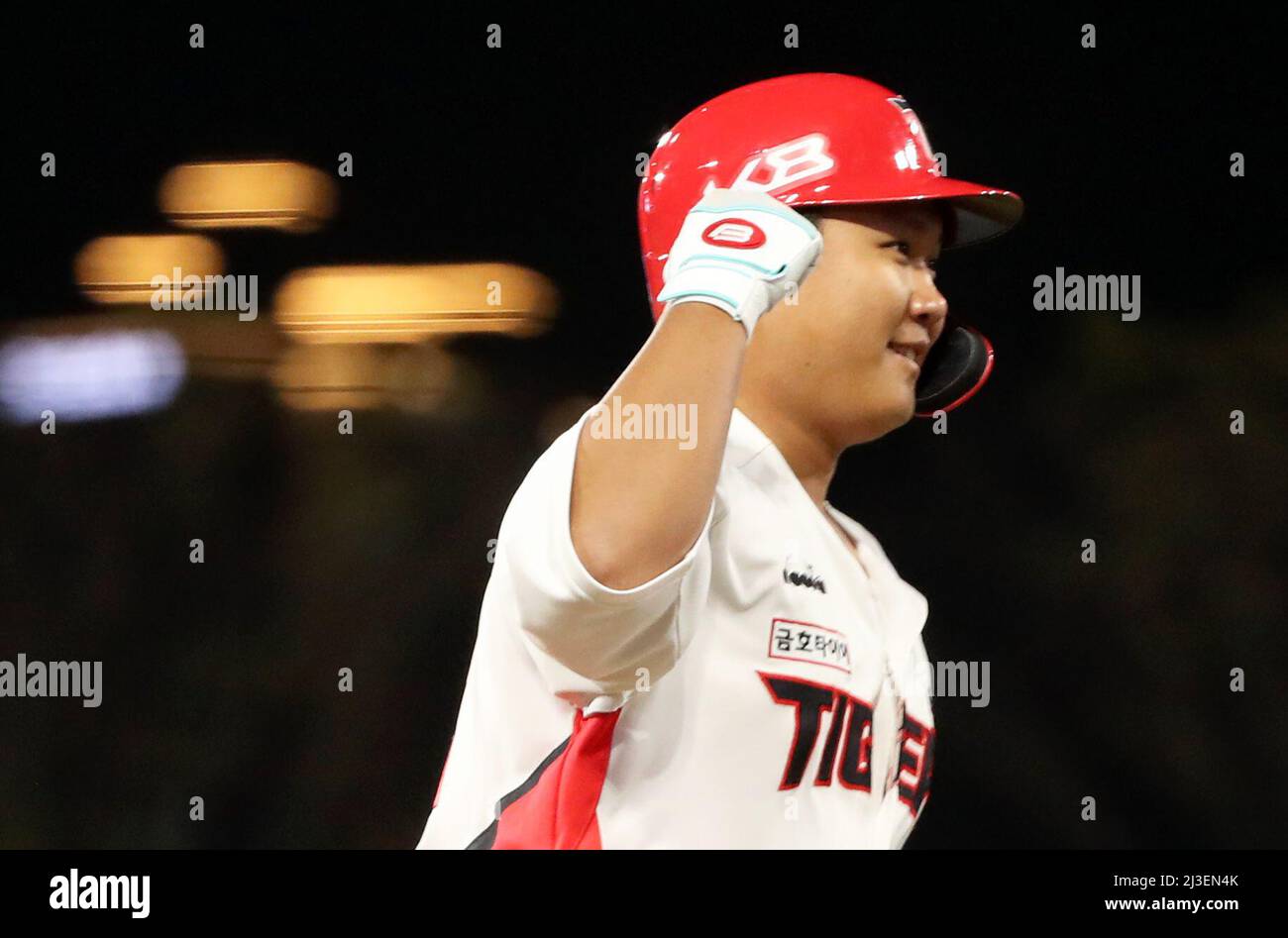 08th avril 2022. Baseball: Kia Tigers vs. Hanwha Eagles Hwang DAE-in des  Kia Tigers arrondit les bases après avoir frappé un homer à deux niveaux  lors d'un match de saison régulière de