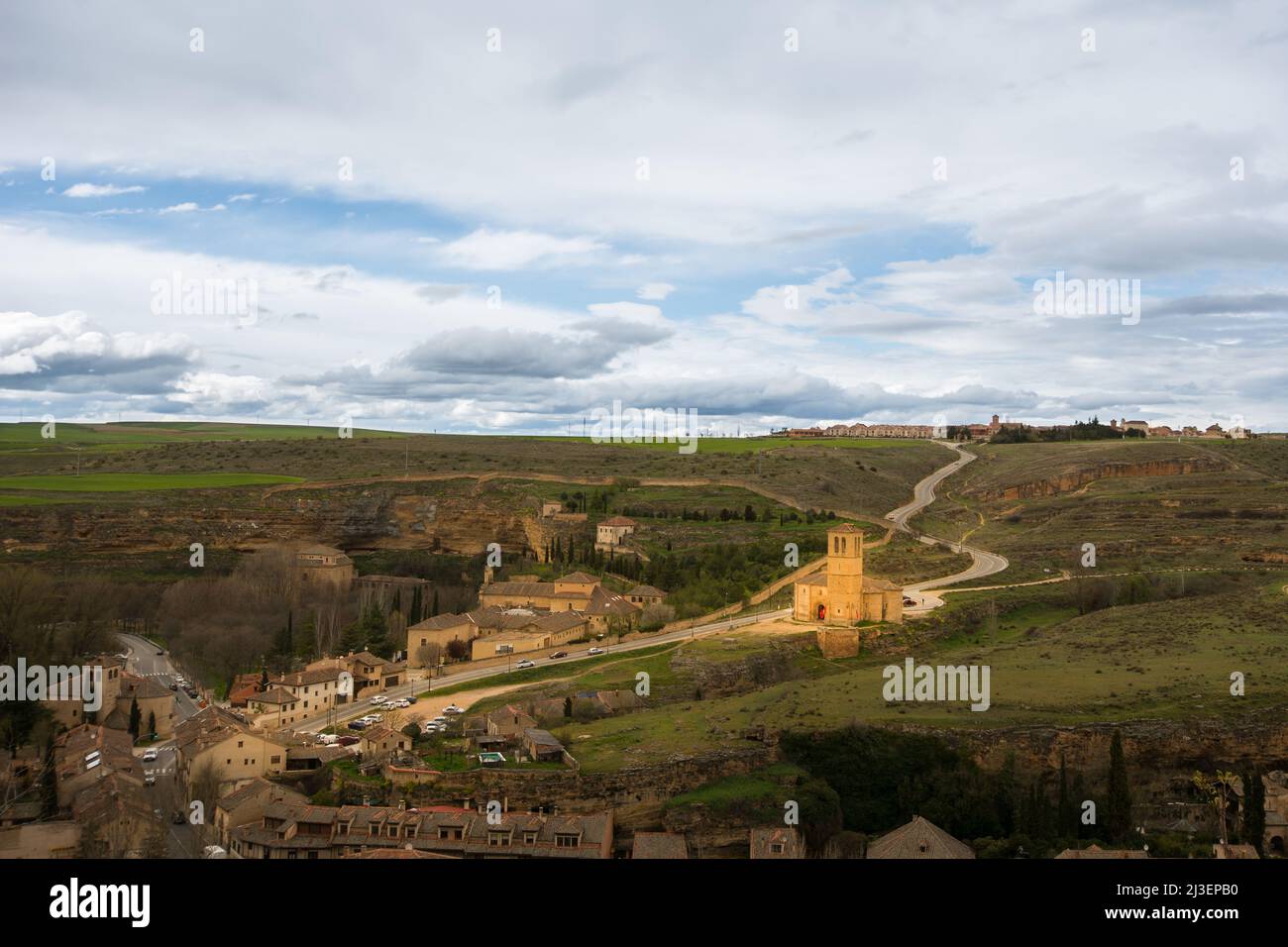 Petite église sur la colline à côté de la ville de Ségovie Banque D'Images