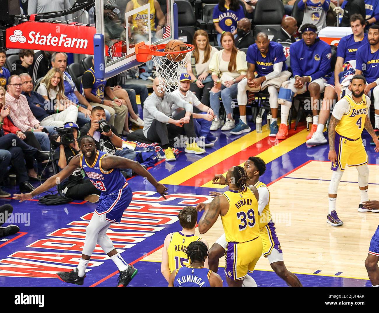 Chase Center, CA, 7th avril 2022 : Golden State Warriors contre Los Angeles Lakers. Le vert de Draymond du guerrier en action tout en obtenant un point contre LA Lakers crédit: Seshadri SUKUMAR/Alamy Live News Banque D'Images