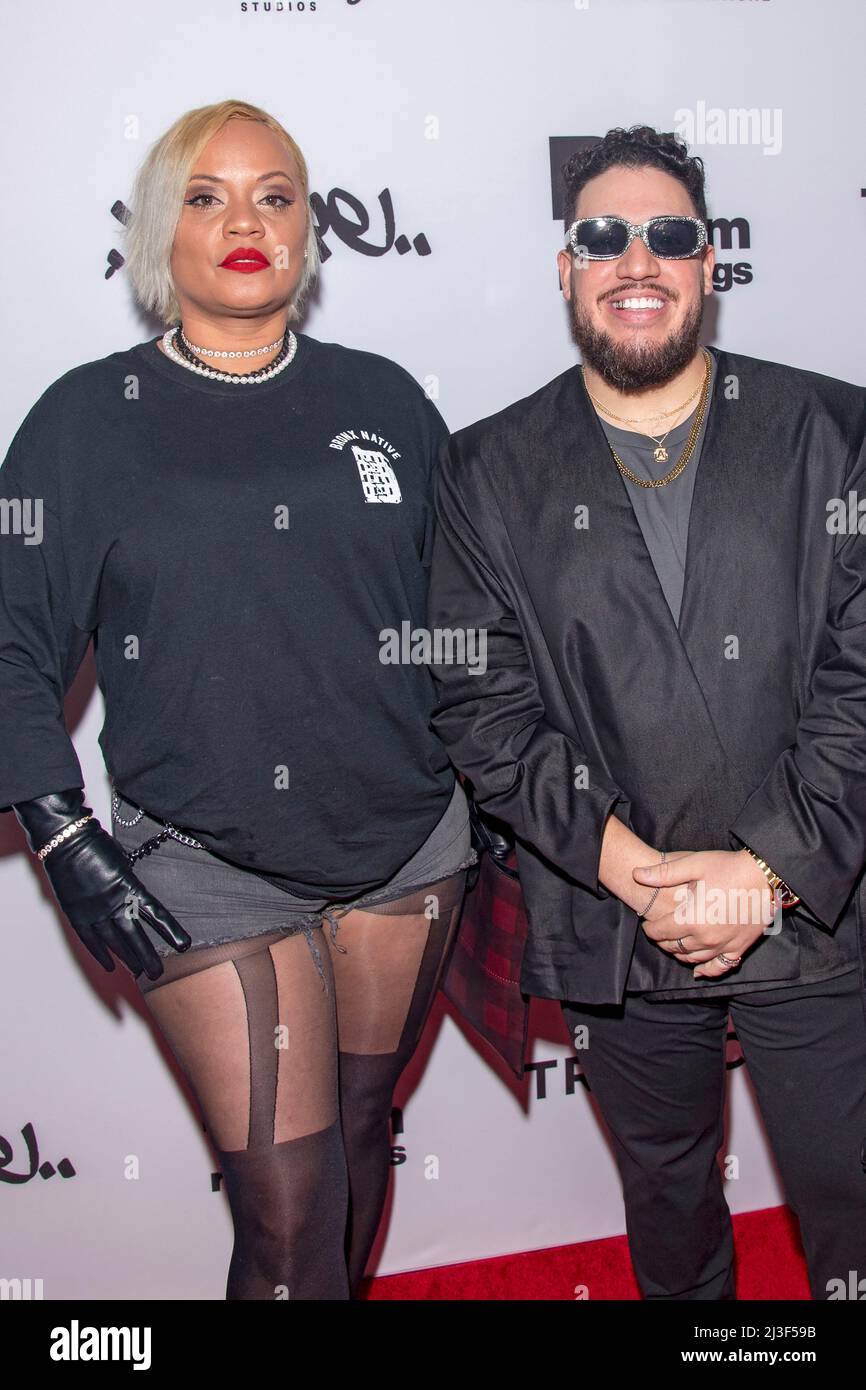 New York, États-Unis. 07th avril 2022. Bronx Queen et Bronx Native assistent à la première mondiale de « Mixtape » au United Palace Theatre de New York. Crédit : SOPA Images Limited/Alamy Live News Banque D'Images