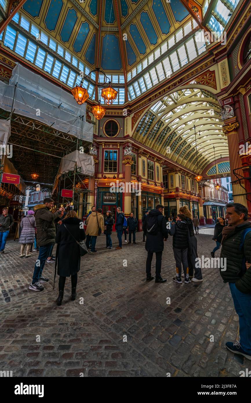 LONDRES, Royaume-Uni - 26 FÉVRIER 2022 : Leadenhall Market, Gracechurch Street date du 14th siècle. Banque D'Images