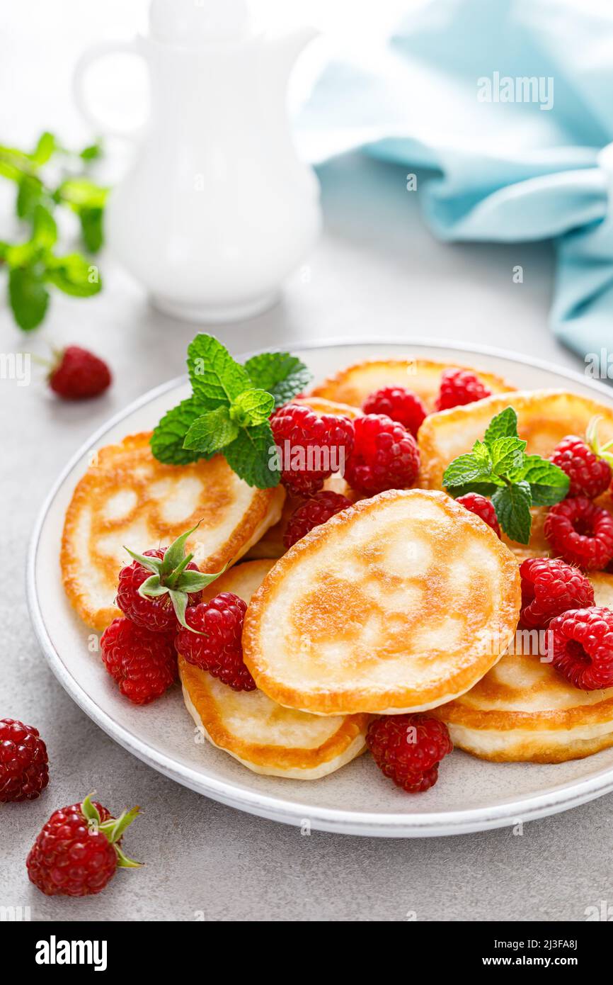 Crêpes à la framboise fraîche et à la menthe Banque D'Images