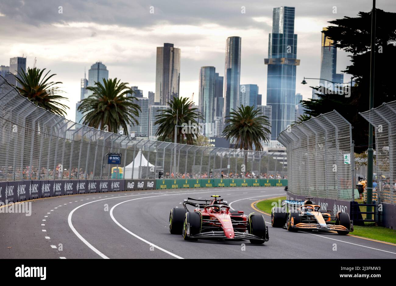 Melbourne, Australie. 8th avril 2022. #55 Carlos Sainz (ESP, Scuderia Ferrari), #3 Daniel Ricciardo (AUS, McLaren F1 Team), Grand Prix d'Australie F1 au circuit du Grand Prix de Melbourne le 8 avril 2022 à Melbourne, Australie. (Photo par HIGH TWO) Credit: dpa/Alay Live News Banque D'Images