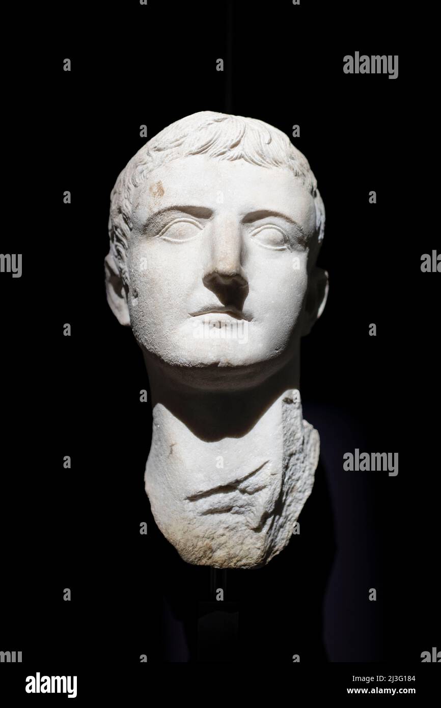 Tête en marbre de l'empereur Tiberius, civilisation romaine. Musée archéologique d'Istanbul, Turquie. Banque D'Images