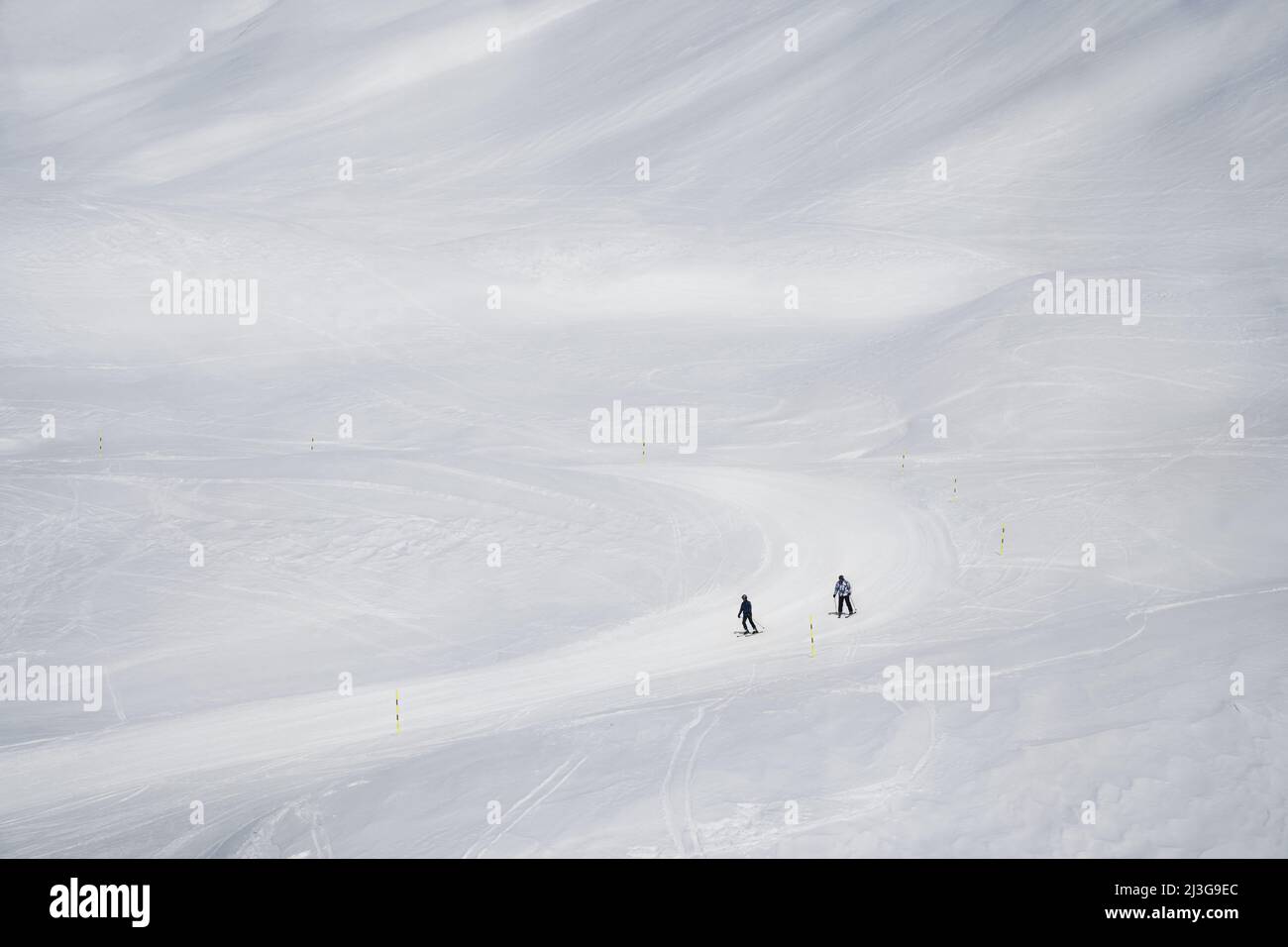 Pistes enneigées dans la station de ski de Gudauri, Géorgie. Montagnes du Caucase Banque D'Images