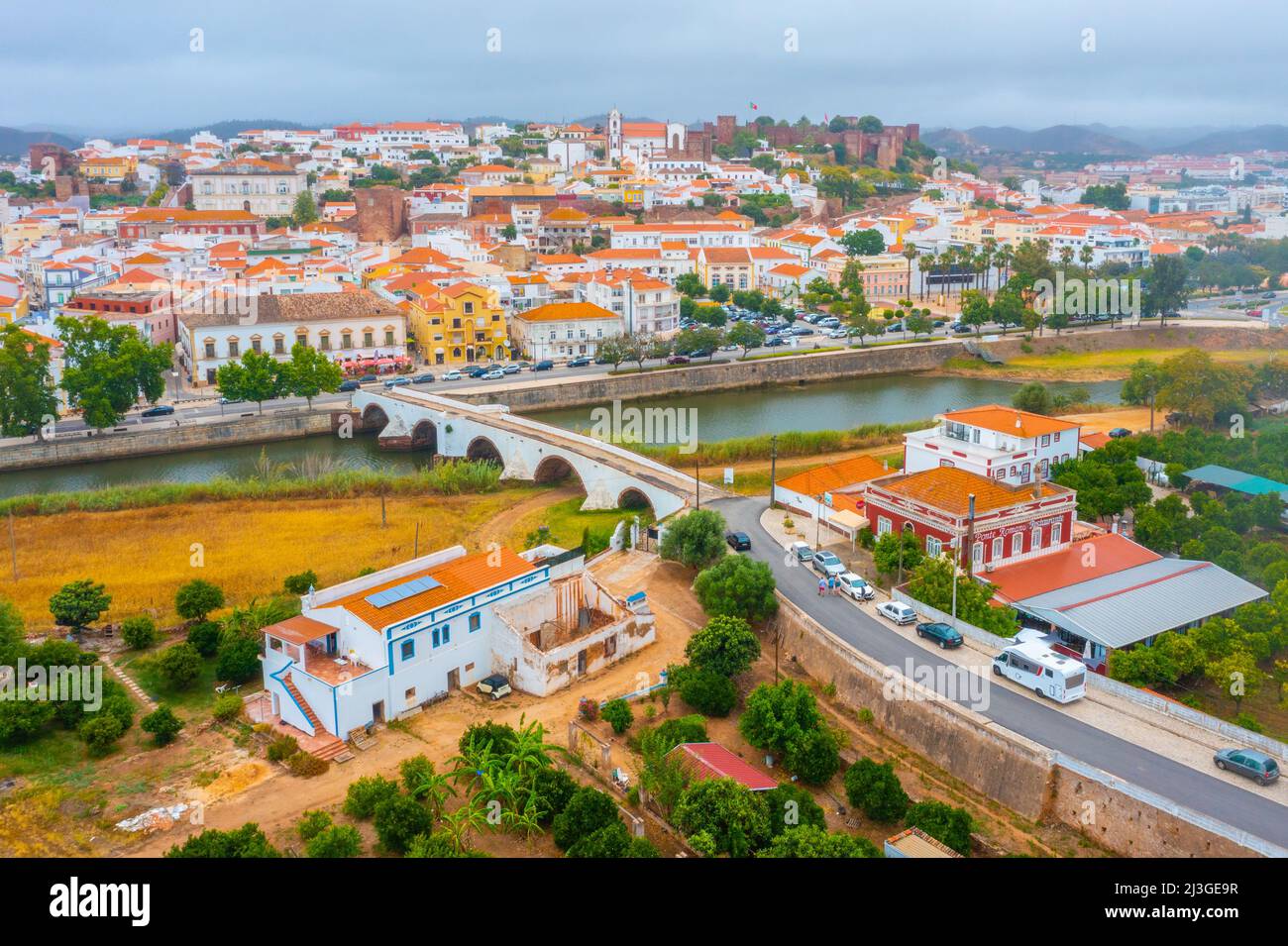 Vue sur un château dans la ville portugaise de Silves. Banque D'Images