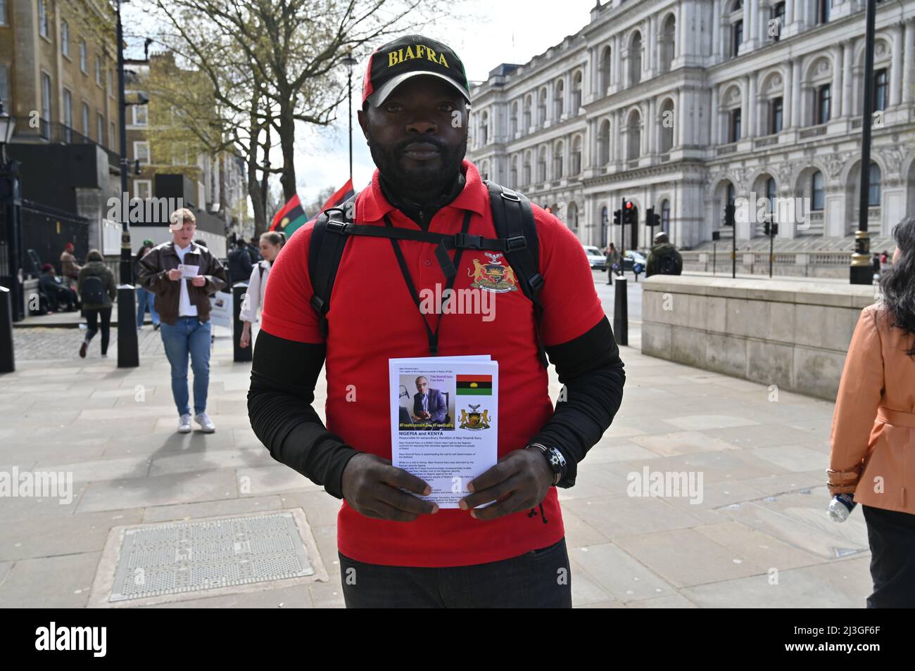 Downing Street, Londres, Royaume-Uni. 8th mars 2022. Près de deux cents manifestants nigérians contre le gouvernement britannique, cessent de fournir des armes aux armées nigérianes, alléguant le génocide commis par le gouvernement britannique à Baifar. Les manifestants affirment également que le gouvernement britannique a commis un génocide pour voler les territoires et les ressources du Nigeria. Les manifestants de Baifar (IPOB) ont appelé à un référendum pour l'indépendance et l'enlèvement libre de Nnamdi Kanu par le gouvernement nigérian. Crédit : Picture Capital/Alamy Live News Banque D'Images