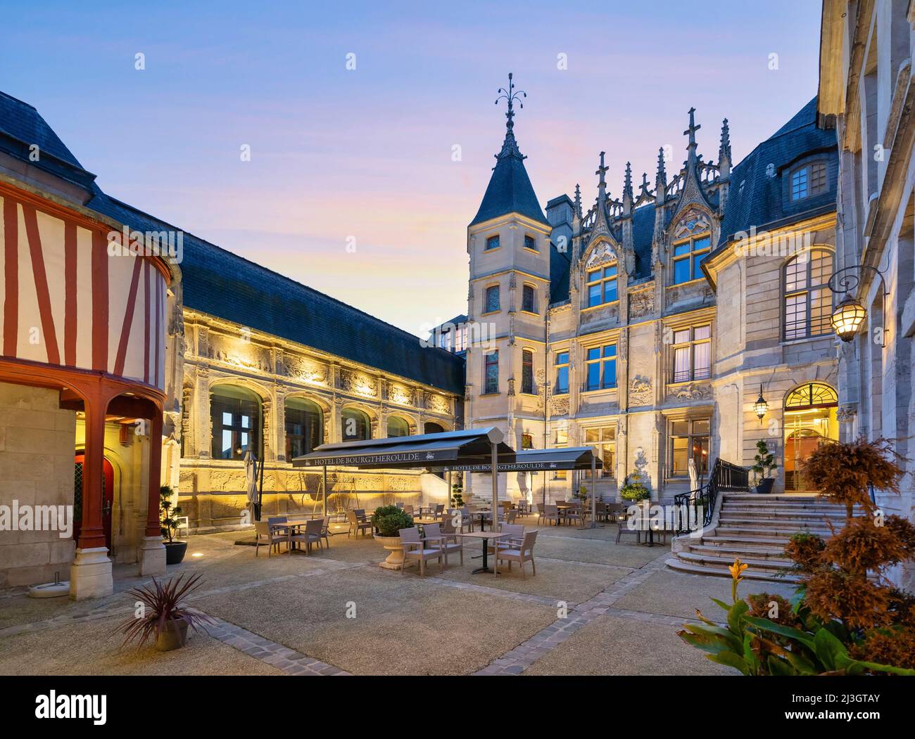 France, Seine Maritime, Rouen, Hôtel de Bourgtheroulde, ancien manoir privé  du 16th siècle, situé sur la place de la Pucelle Photo Stock - Alamy