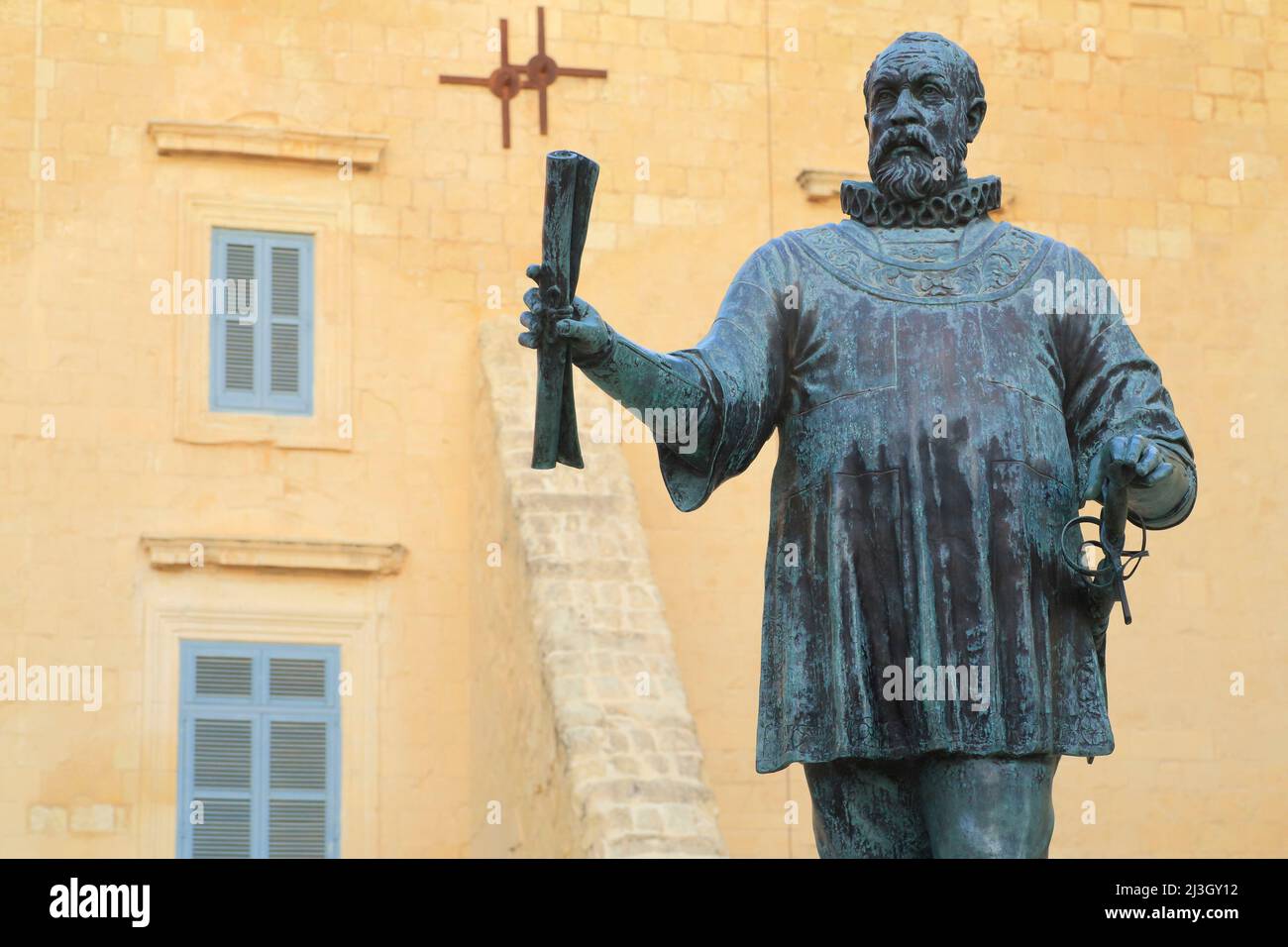 Malte, la Valette, ville classée au patrimoine mondial de l'UNESCO, statue de Jean de la Valette (1494-1568) 49th Grand Maître des hospitaliers de l'ordre de Saint Jean de Jérusalem qui a donné son nom à la ville Banque D'Images