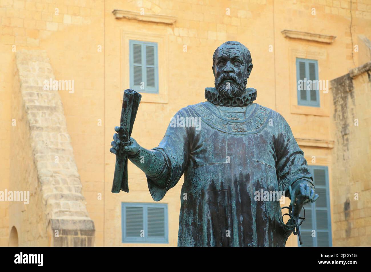 Malte, la Valette, ville classée au patrimoine mondial de l'UNESCO, statue de Jean de la Valette (1494-1568) 49th Grand Maître des hospitaliers de l'ordre de Saint Jean de Jérusalem qui a donné son nom à la ville Banque D'Images