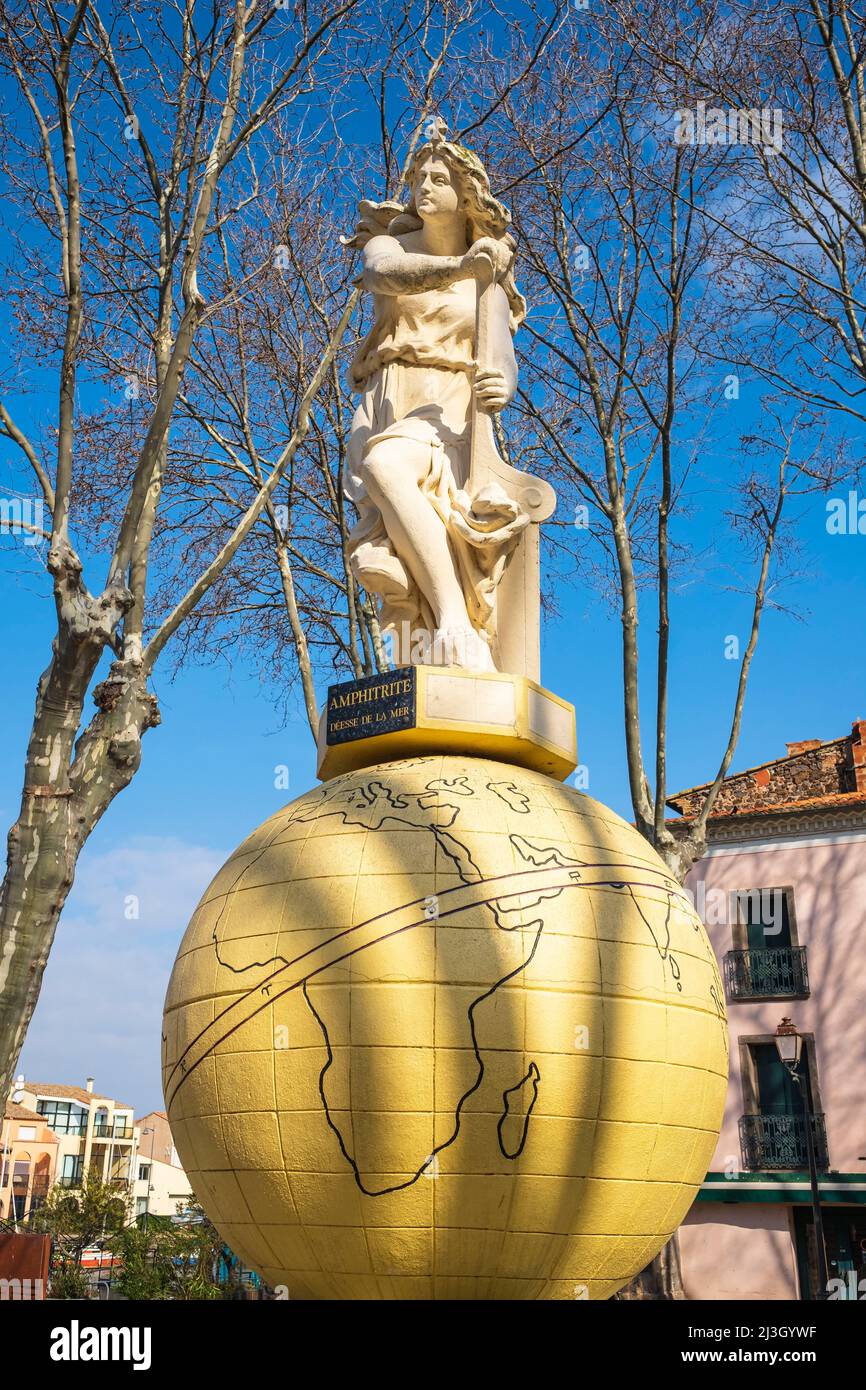 France, Hérault, Agde, statue d'Amphitrite, déesse grecque de la mer, sur la place Marine Banque D'Images