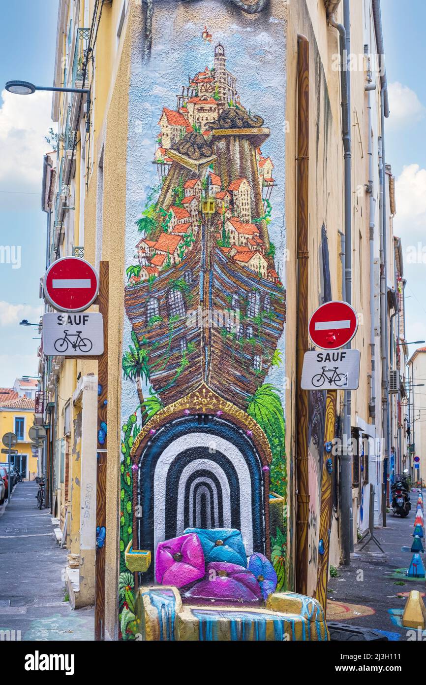 France, Herault, Sete, fresque de l'artiste visuel David Duart et du graffiti Naoui Restart Banque D'Images