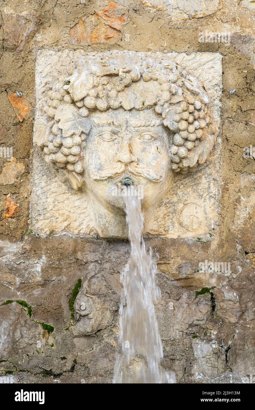 France, Herault, Balaruc-le-Vieux, la fontaine représentant Bacchus en hommage au passé viticole de la ville Banque D'Images