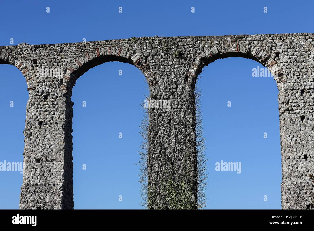 France, Indre et Loire, vallée de la Loire classée au patrimoine mondial par l'UNESCO, Luynes, l'aqueduc gallo-romain du 3rd siècle mesure actuellement 269 mètres contre 565 à l'origine Banque D'Images