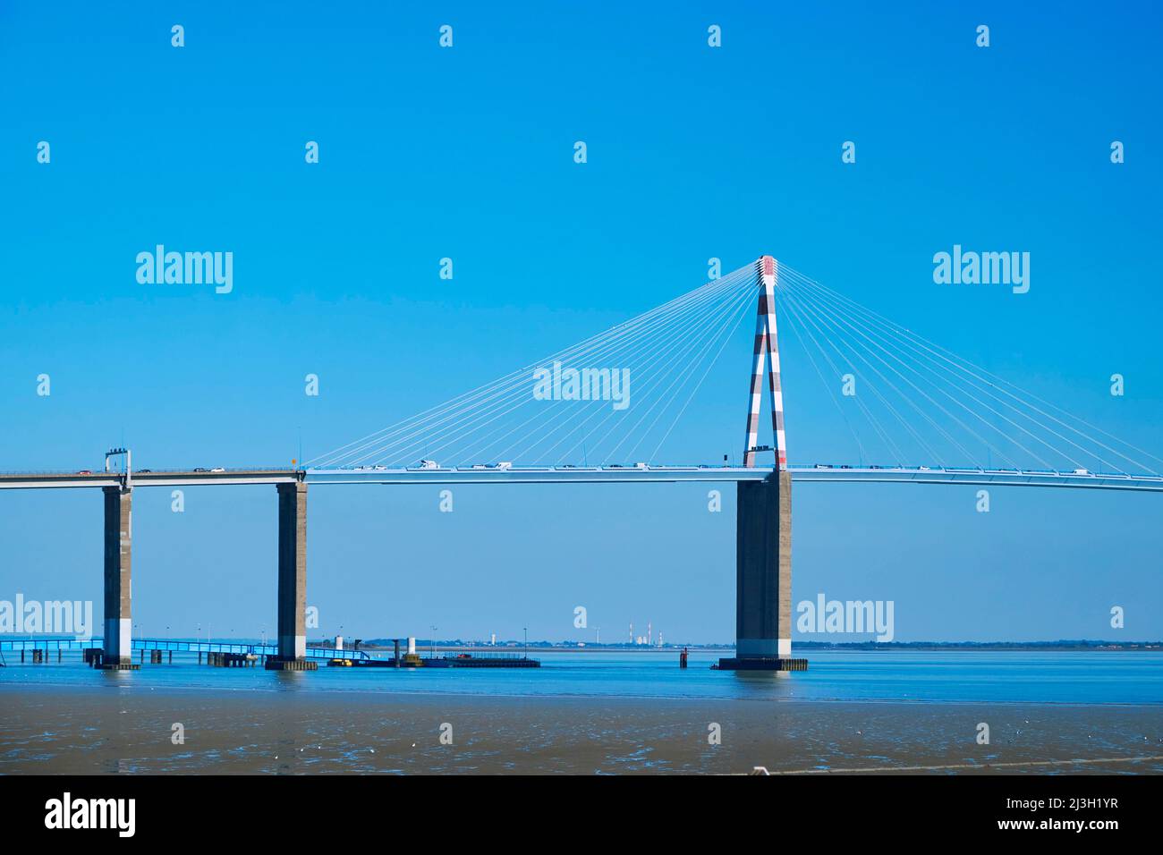 Pont de saint nazaire Banque de photographies et d'images à haute  résolution - Alamy