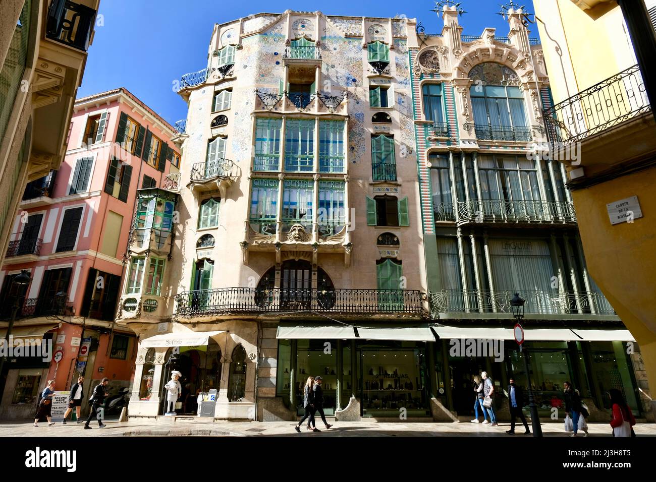 Espagne, Iles Baléares, Majorque, Palma de Majorque, la façade d'un bâtiment inspiré du style moderniste d'Antoni Gaudi Banque D'Images