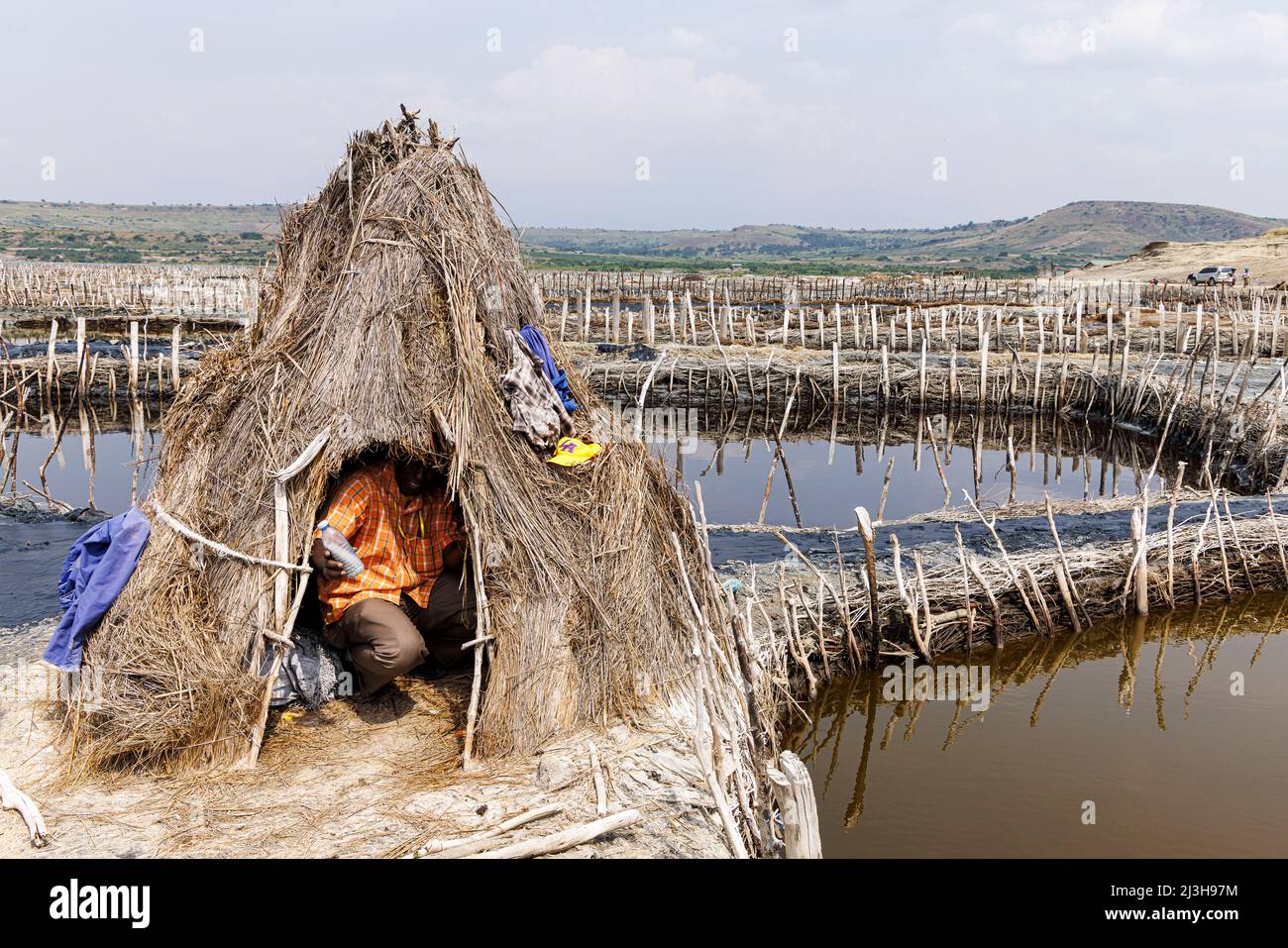 Ouganda, district de Kasese, Katwe, lac de cratère de Katwe, cabane pour les travailleurs du sel Banque D'Images