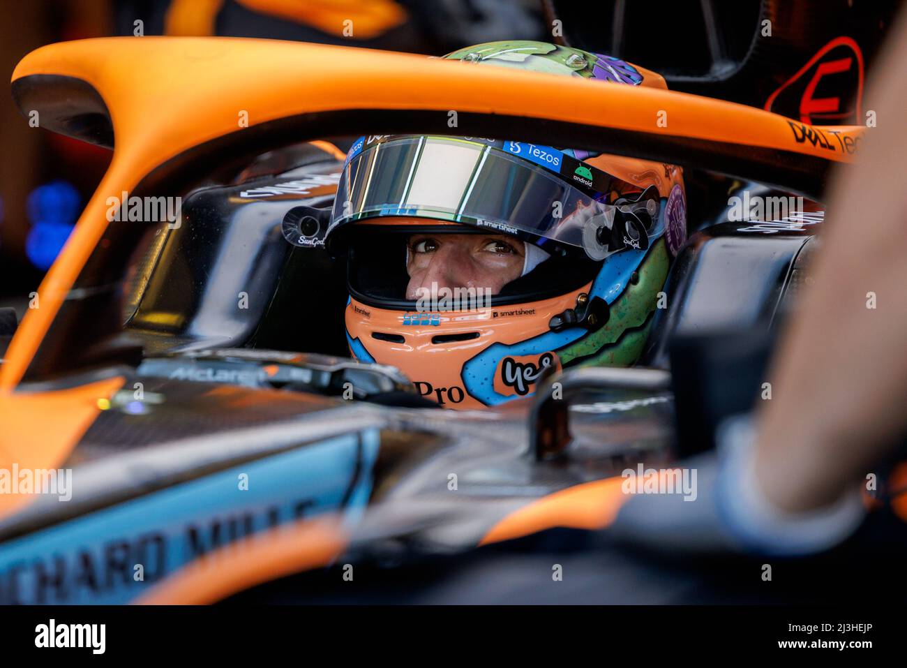 Melbourne, Australie. 08th avril 2022. Daniel Ricciardo (AUS) de l'écurie McLaren pendant la pratique libre 1 au Grand Prix de Formule 1 d'Australie sur le circuit du Grand Prix d'Albert Park sur 8. Avril 2022. Crédit : Corleve/Alay Live News Banque D'Images