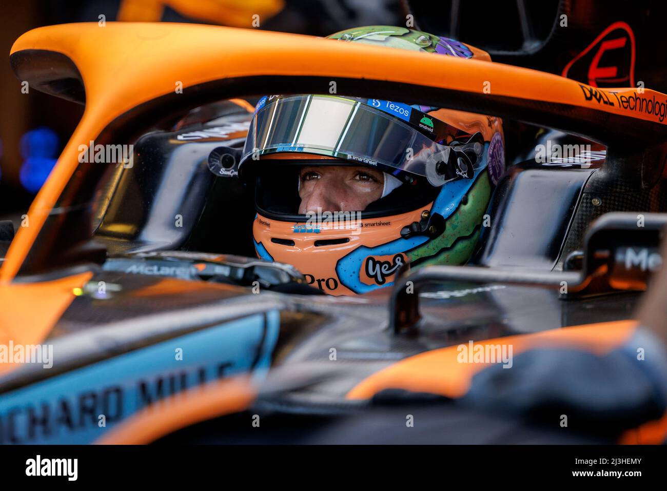 Melbourne, Australie. 08th avril 2022. Daniel Ricciardo (AUS) de l'écurie McLaren pendant la pratique libre 1 au Grand Prix de Formule 1 d'Australie sur le circuit du Grand Prix d'Albert Park sur 8. Avril 2022. Crédit : Corleve/Alay Live News Banque D'Images