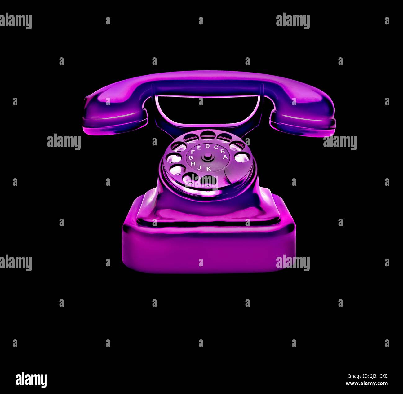 Téléphone de couleur violet lâche sur fond blanc Banque D'Images