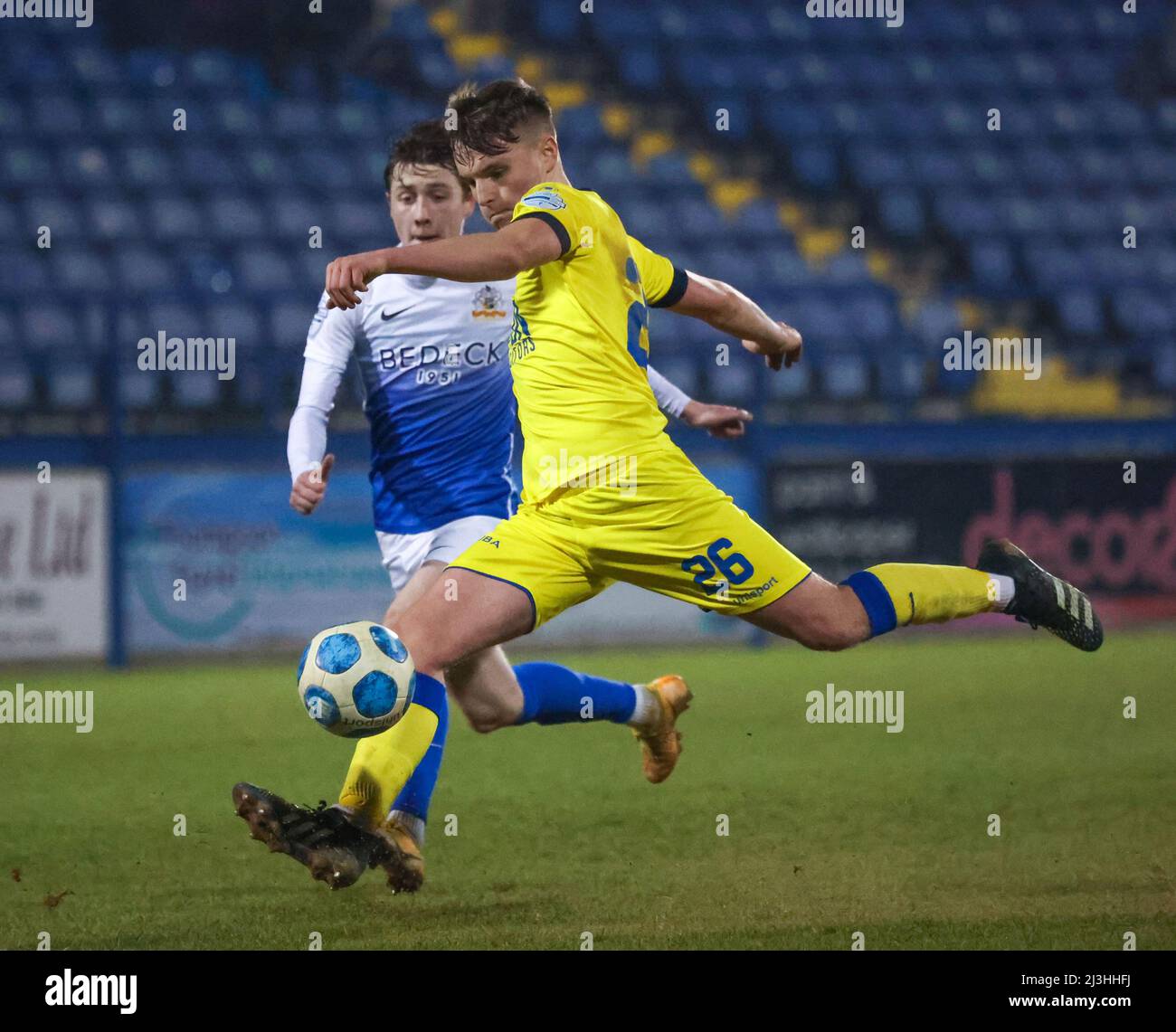 Parc de Mournview, Lurgan, Irlande du Nord. 25 janvier 2022. Danske Bank Premiership – Glenavon (bleu) contre Dungannon Swifts. Action depuis le parc de Mournview. Adam Glenny, joueur de Dungannon Swifts. Banque D'Images