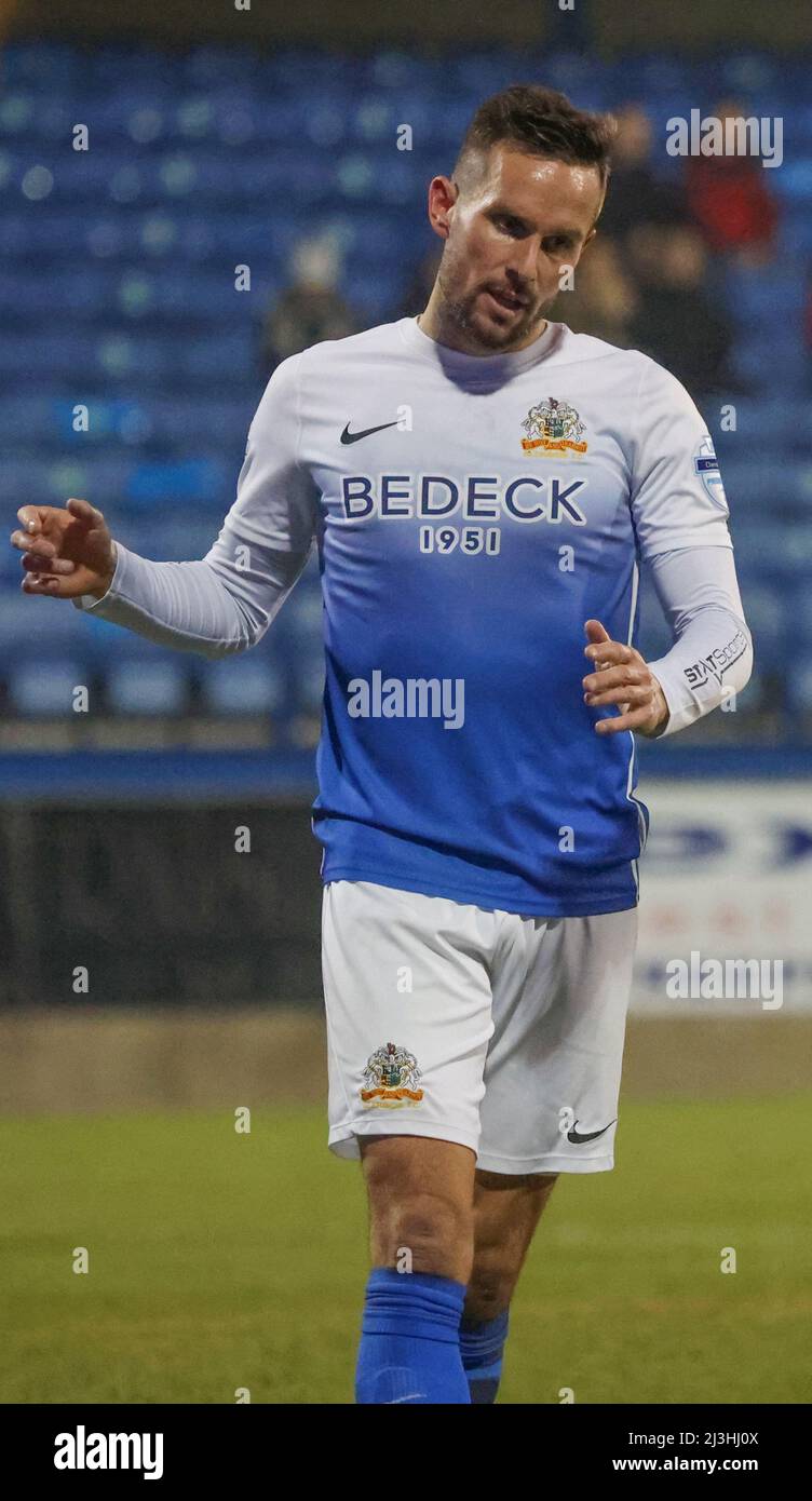 Parc de Mournview, Lurgan, Irlande du Nord. 25 janvier 2022. Danske Bank First ership – Glenavon (bleu) c. Glenavon. Action depuis le parc de Mournview. Andy Waterworth, joueur de Glenavon. Banque D'Images