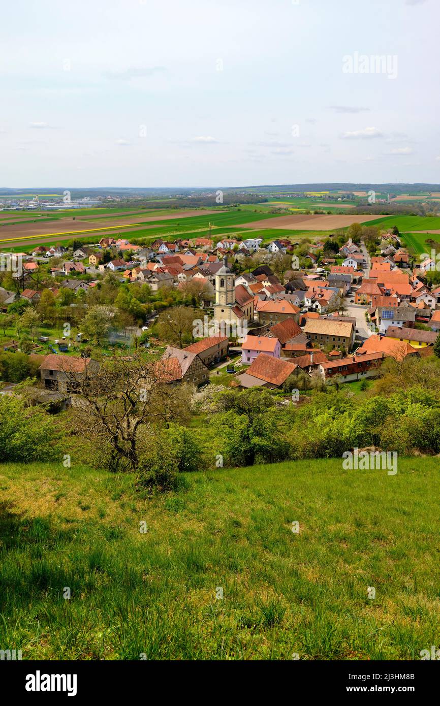 Vue sur le village de Prapach de la Wachthügel, district de la ville de comté de Hassfurt, comté de Hassberge, Basse-Franconie, Franconie, Bavière, Allemagne Banque D'Images