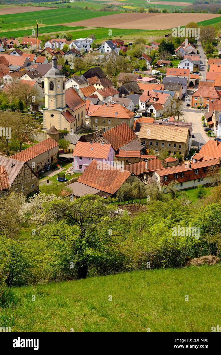Vue sur le village de Prapach de la Wachthügel, district de la ville de comté de Hassfurt, comté de Hassberge, Basse-Franconie, Franconie, Bavière, Allemagne Banque D'Images