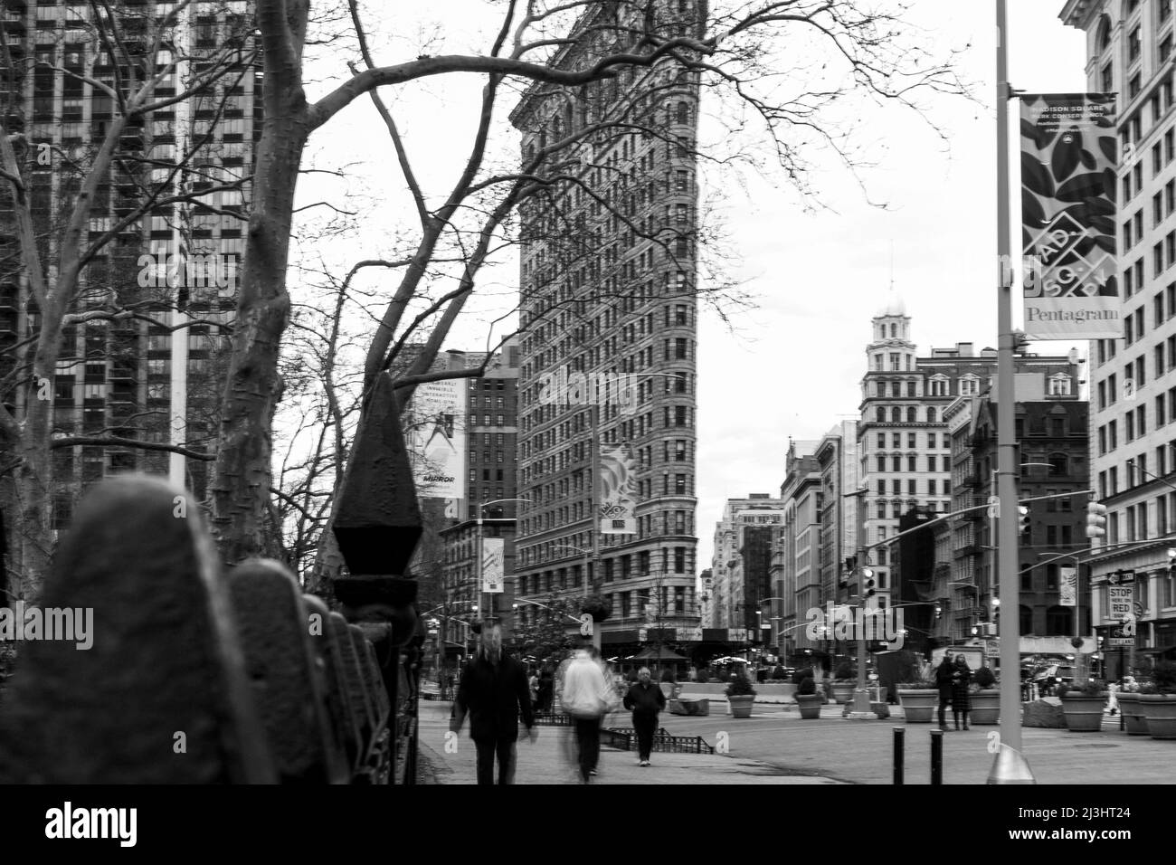 QUARTIER FLATIRON, New York City, NY, USA, bâtiment historique Flatiron ou Fuller, un site d'intérêt triangulaire de 22 étages avec cadre en acier situé dans la Cinquième Avenue de Manhattan, a été achevé en 1902. Banque D'Images