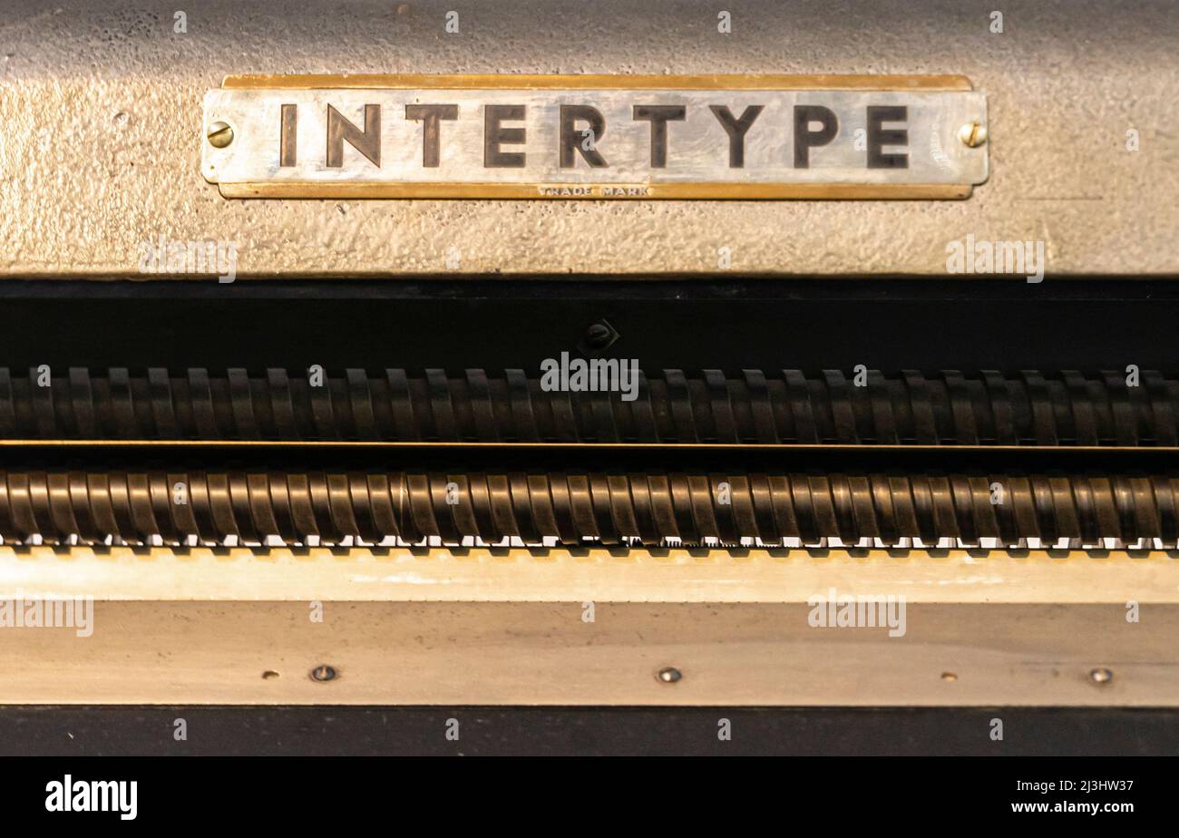 Logo d'Intertype sur Intertype C4 linotype, 1947. Une fonderie de texte Banque D'Images