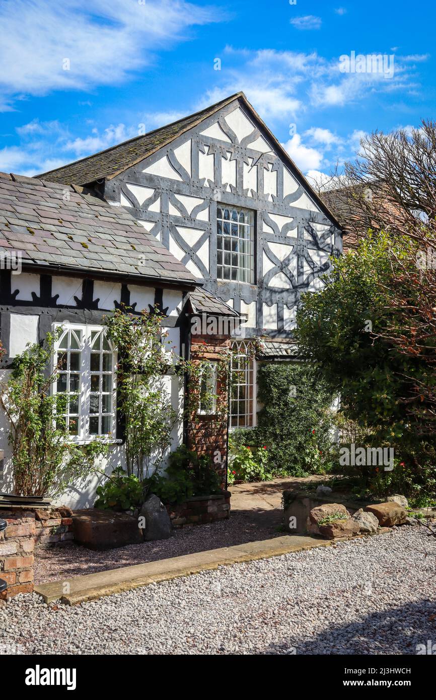 Charmant cottage de style Tudor à Chester, bâtiment noir et blanc Banque D'Images