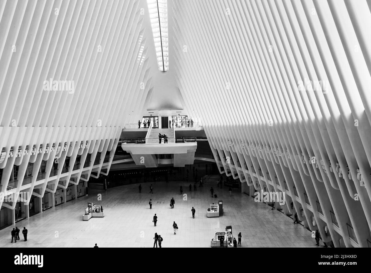WORLD TRADE CENTER, New York City, NY, USA, World Trade Center Transportation Hub ou Oculus conçu par Santiago Calatrava architecte dans le quartier financier à l'intérieur Banque D'Images