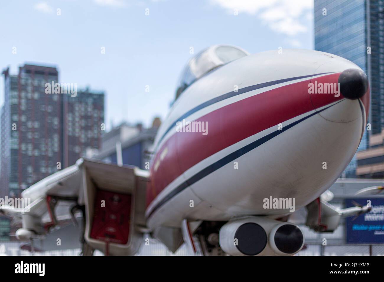 12 AV/W 46 ST, New York City, NY, États-Unis, Grumman F-14 Tomcat, 1974 (dans le film « top gun ») au musée Intrepid Sea, Air & Space - un musée d'histoire militaire et maritime américain présente le porte-avions USS Intrepid. Banque D'Images