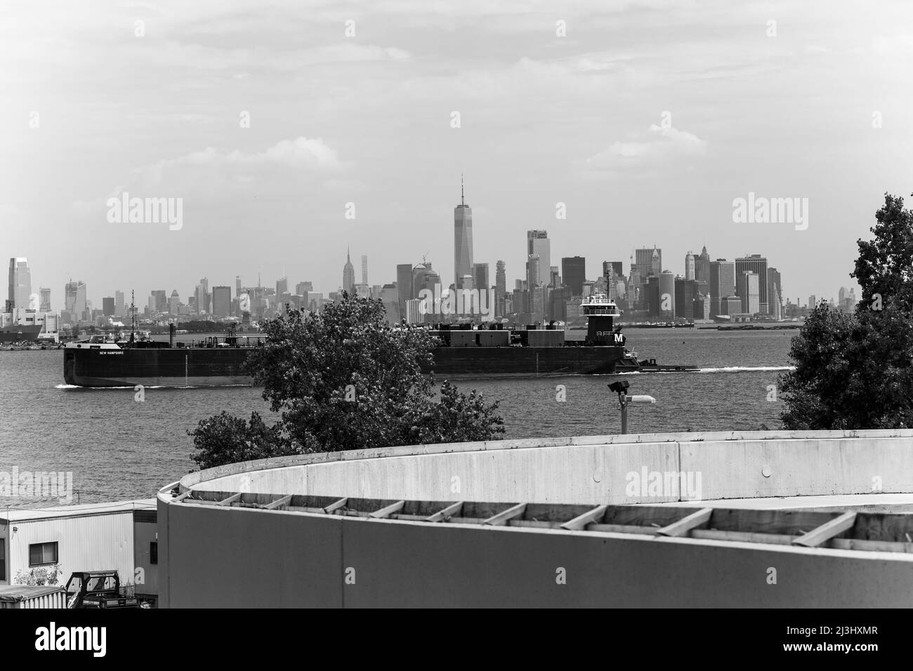 RICHMOND TERRACE/NICHOLAS ST, New York City, NY, USA, Manhatten Skyline vu de Jersey Banque D'Images