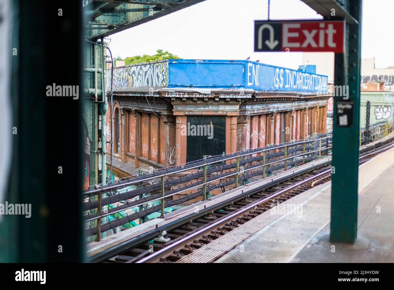 BROADWAY/MYRTLE AV, New York City, NY, Etats-Unis, à la station de métro myrte Avenue à Brooklyn. LIGNES J, Z, M Banque D'Images