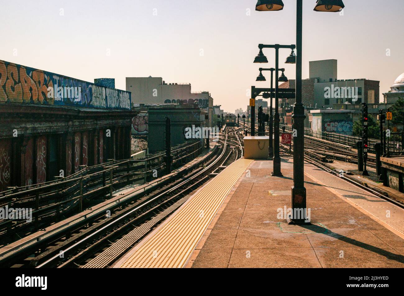 BROADWAY/MYRTLE AV, New York City, NY, Etats-Unis, à la station de métro myrte Avenue à Brooklyn. LIGNES J, Z, M Banque D'Images