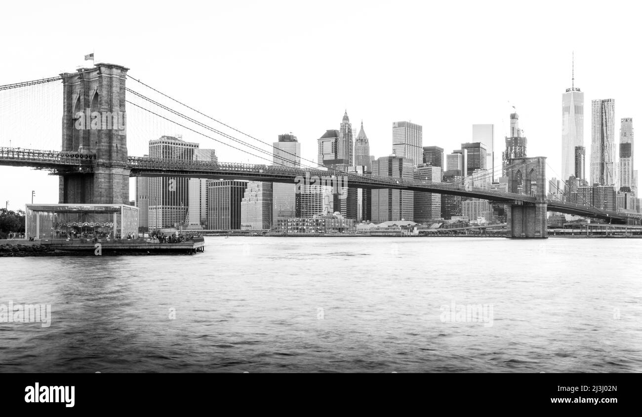 DUMBO, New York City, NY, États-Unis, photo emblématique du pont de Brooklyn sur East River Banque D'Images