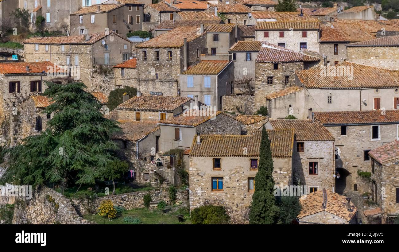 Vue sur le village de Minerve. Le village médiéval a été construit sur un rocher. Dernier refuge des Cathares, l'un des plus beaux villages de France (les plus beaux villages de France). Banque D'Images